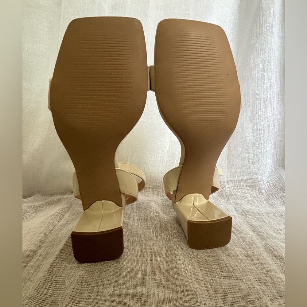 NWOB Steve Madden SZ 7.5 "GIFTED" Ivory Women's Cream Buckle Block Sandals Heels - Picture 9 of 9